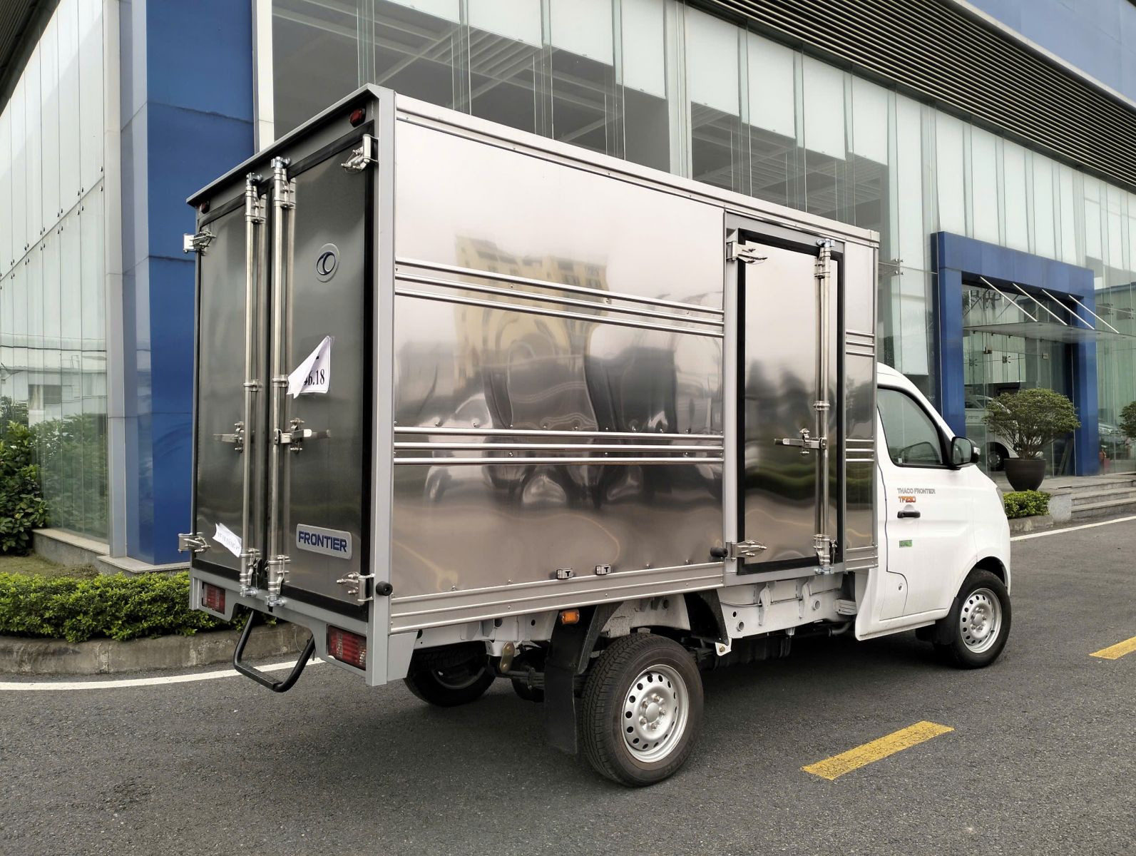 Thaco TF230 thùng kín